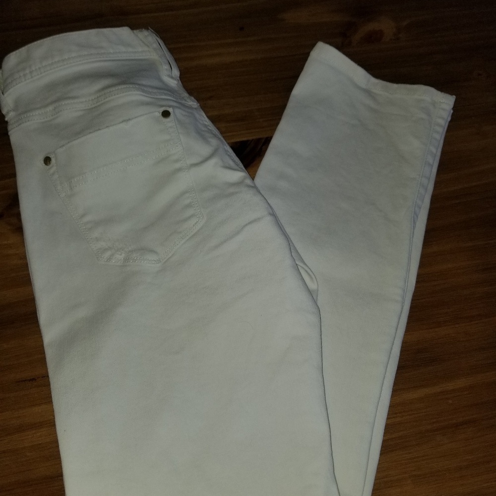 Cabi white distressed Jeans